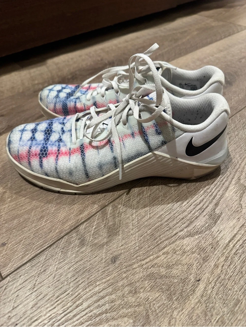 NIKE Metcon 5 AMP Womens White Mesh Sneakers W/ Navy and Pink Tie-Dye! Size 10.5